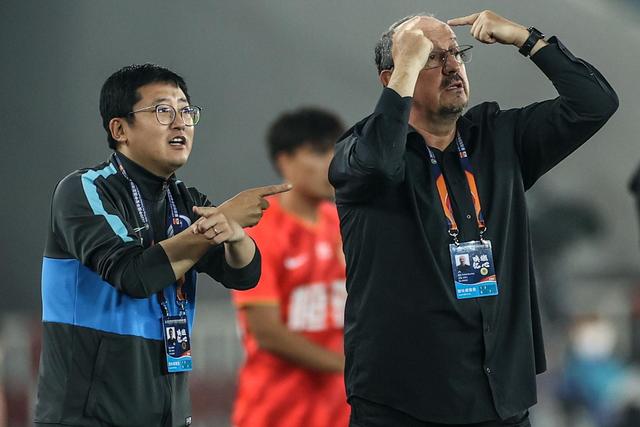 AEK拉纳卡足球俱乐部宣布与主帅卡莫拉内西解约